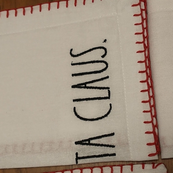 NWT🧑‍🎄RAE Dunn SET OF 4 EMBROIDERED NAPKINS18 IN X 18 IN - Picture 6 of 7